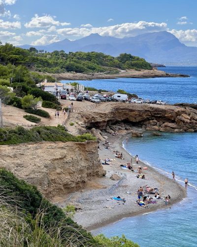 la_victoria_people_on_the_beach