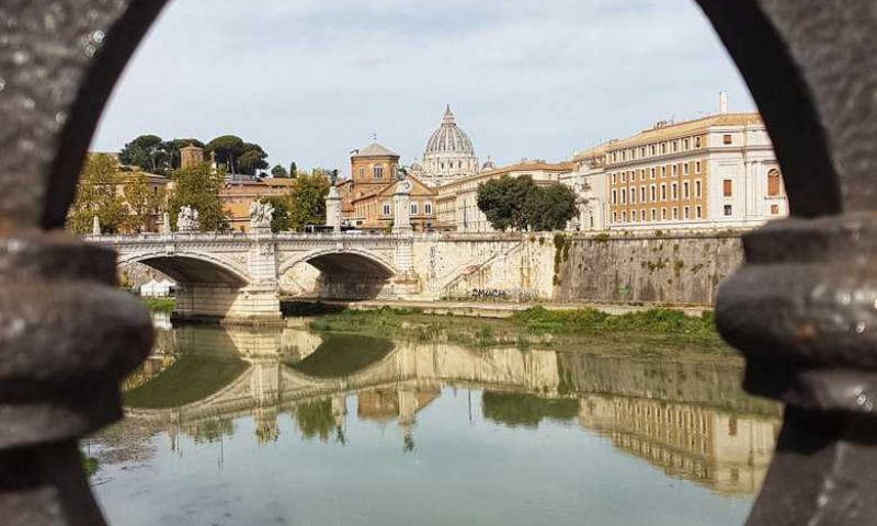 rzym-watykan-widok-z-mostu-aniola
